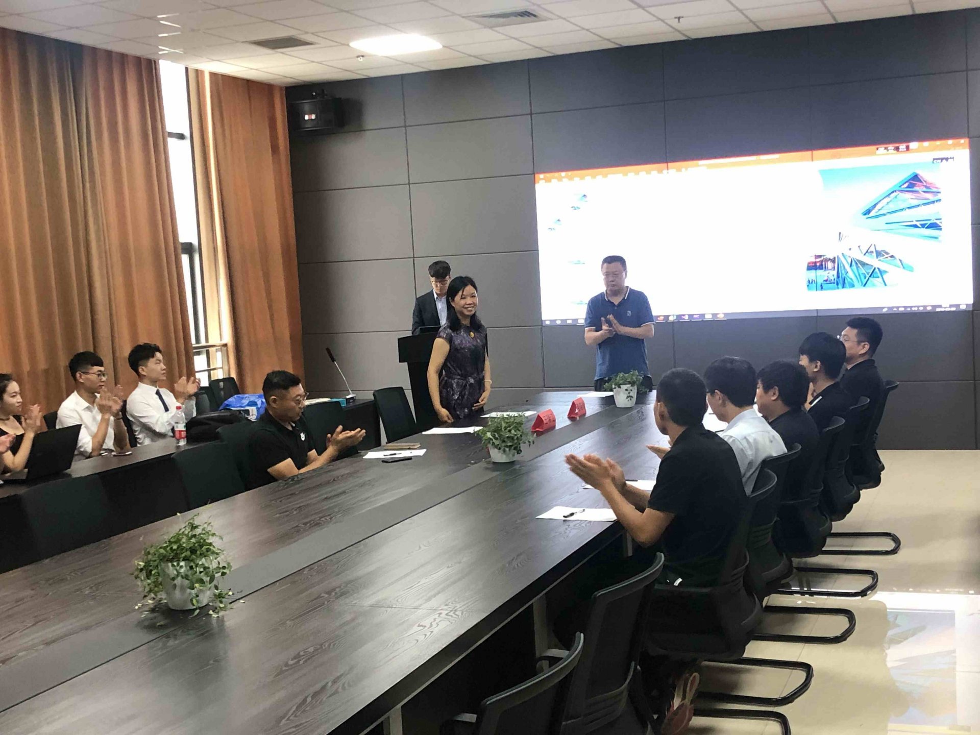 计算机技术系新龙订单班实训项目成果展