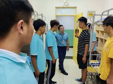 计算机技术系党总支书记吕向阳