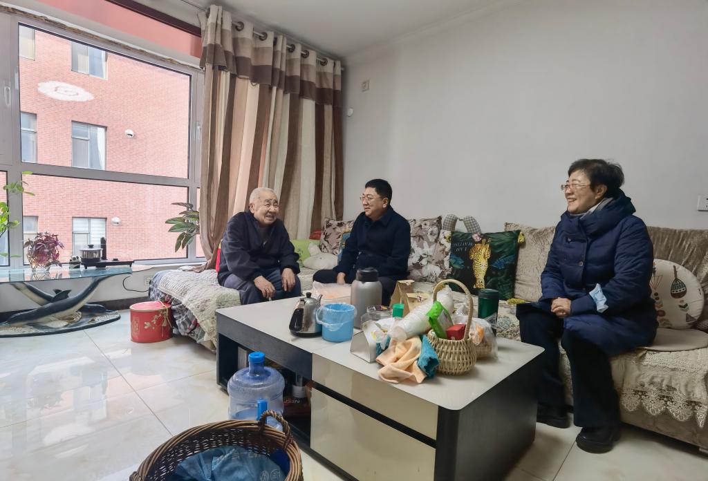 关于开展纪念红军长征胜利90周年主题