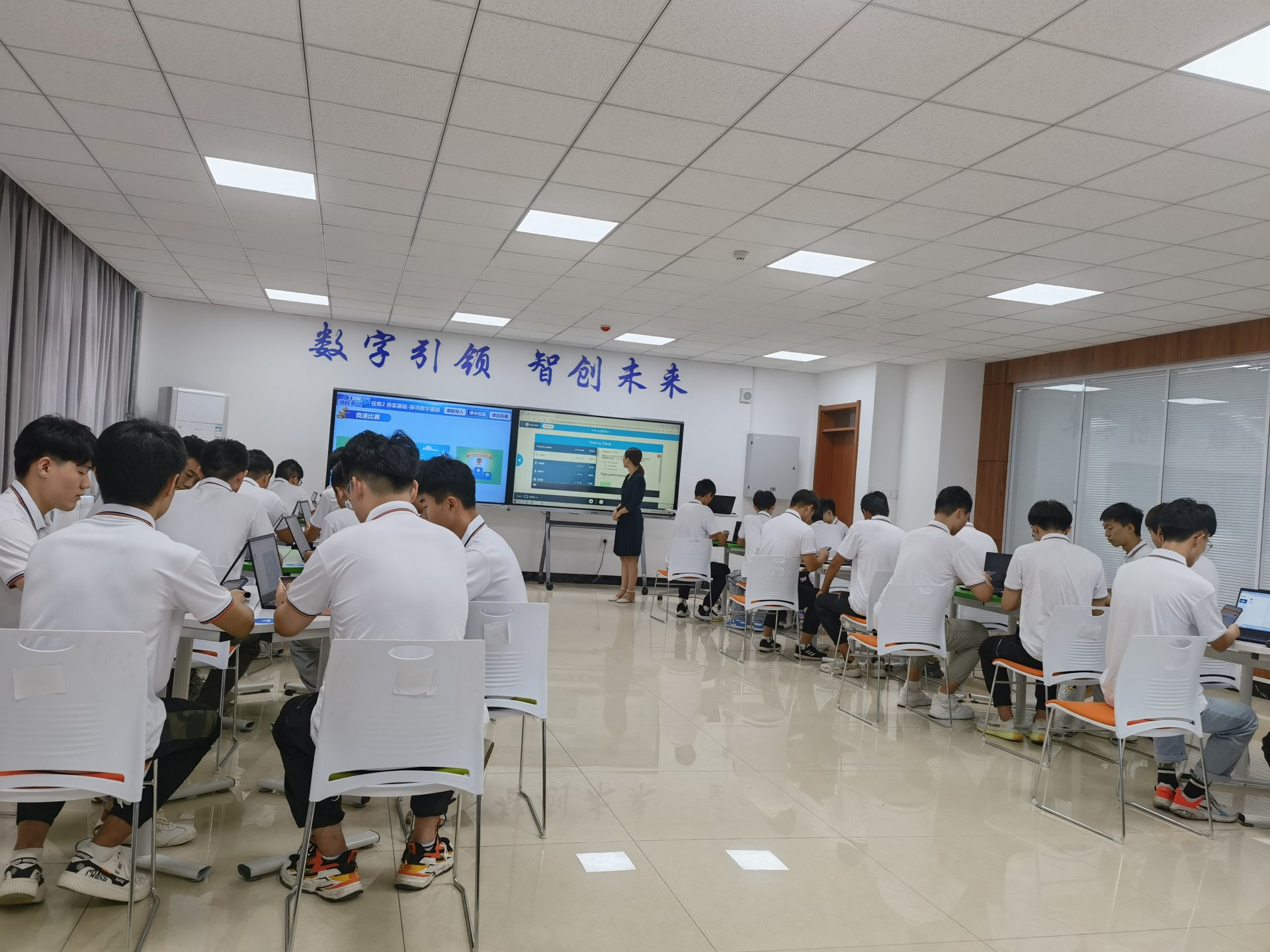教学做一体实训室.jpg 2023-06-06