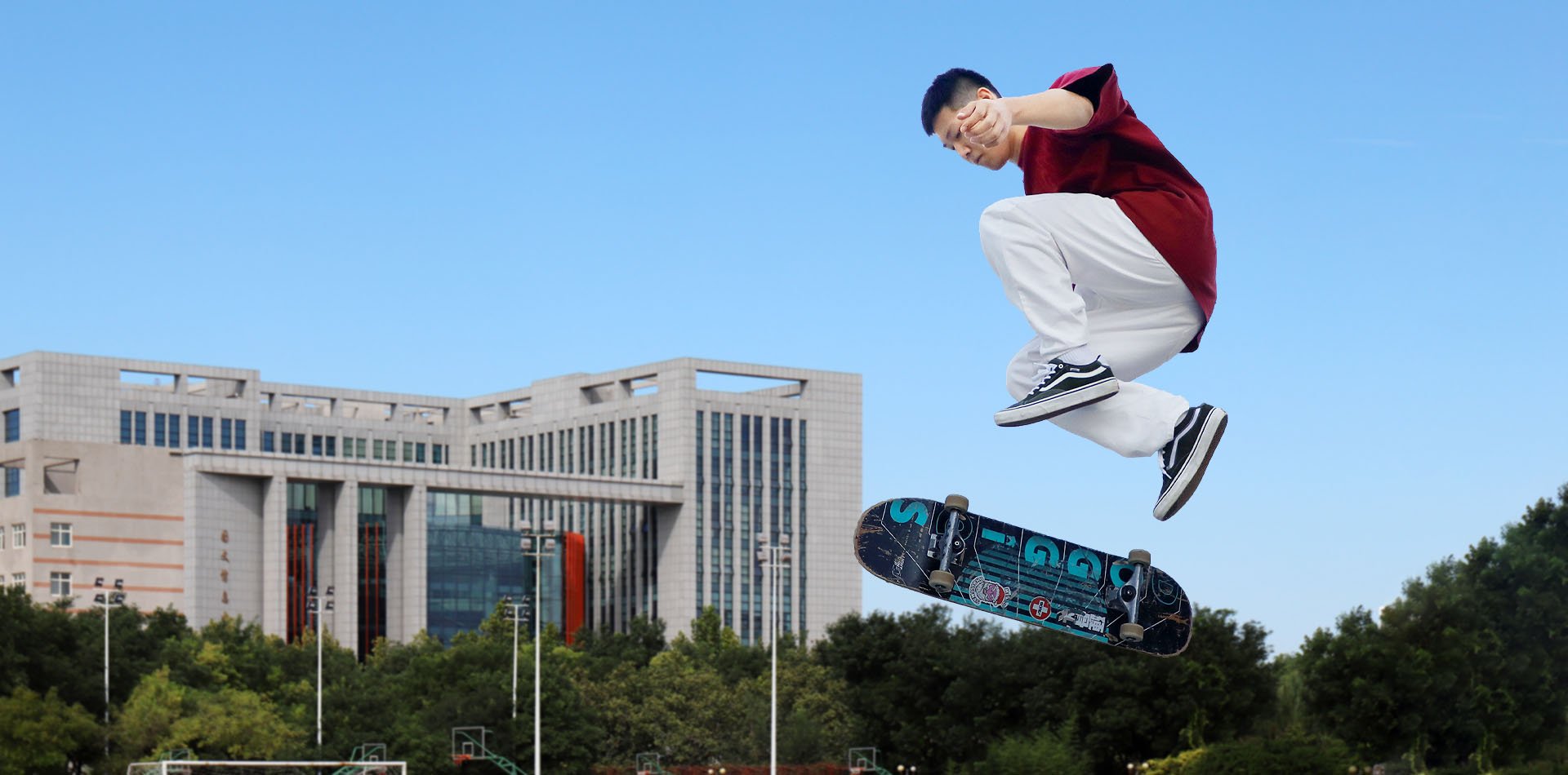 学校党委书记李鑫